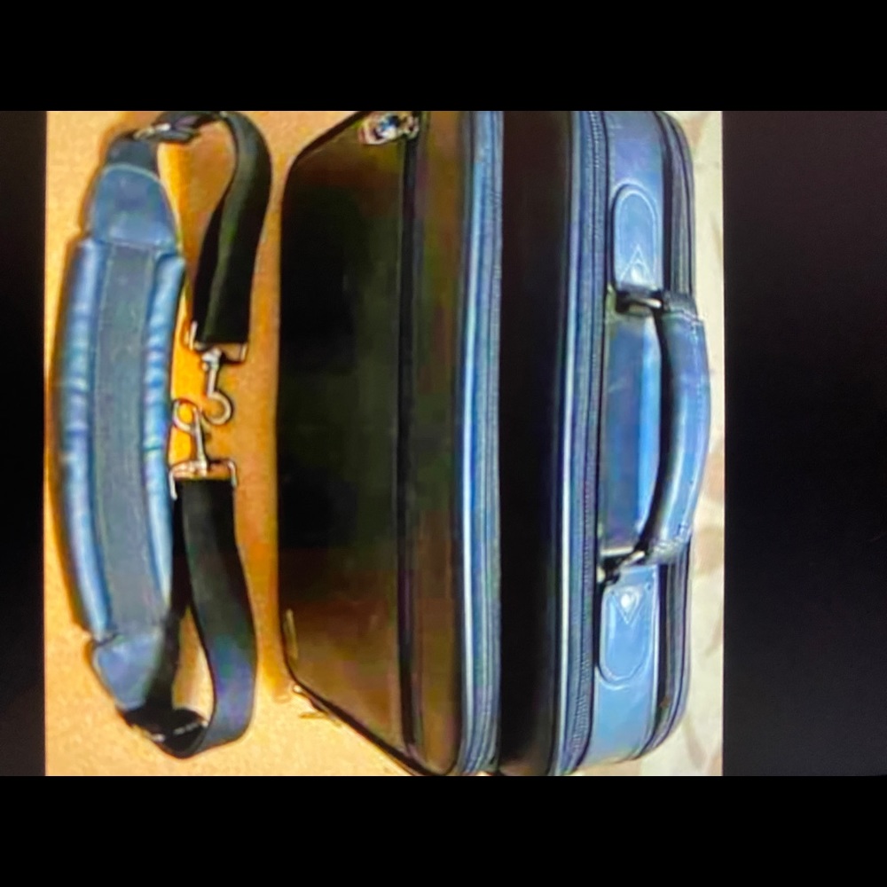 Icon black leather laptop carrier/briefcase